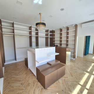 NA PRENÁJOM V KOMÁRNE ZARIADENÝ OBCHODNÝ PRIESTOR NA PRENÁJOM V KOMÁRNE ZARIADENÝ OBCHODNÝ PRIESTOR